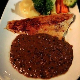 สเต็กปลากระพงซอสพริกไทยอ่อน