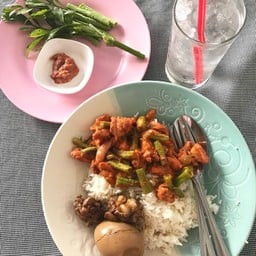 ข้าวแกง หน้าบ้านพักครูเทศบาล
