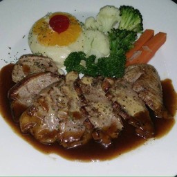 สเต็กอกเป็ดซอสส้ม