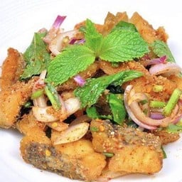 ลาบปลากระพงกรอบ