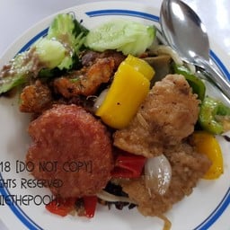 3 อย่าง 50฿ กับเยอะมาก ไม่เห็นข้าวเลยอะ