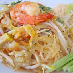 เส้นเล็กผัดไทย
