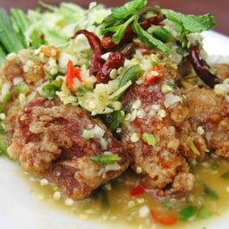 ซี่โครงหมูทอดลุยสวน