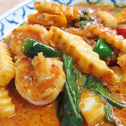 ยอดมะพร้าวผัดเผ็ดกุ้ง