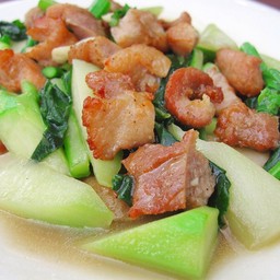 คะน้าผัดหมูกรอบ