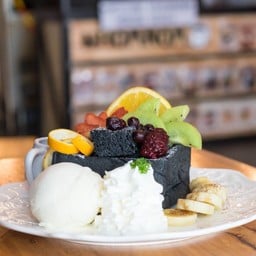 Nhomnom Cafe หนมนม คาเฟ่ บางใหญ่