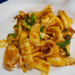 ปลาหมึกผัดไข่เค็ม