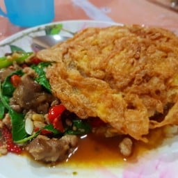 ข้าวกระเพราหมูตุ๋น ไข่เจียว