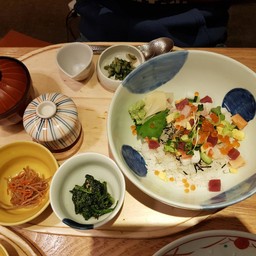 Tsukumi Nihon No Shokutaku