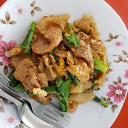 เทพ ราดหน้ายอดผัก ศูนย์อาหารพระปิ่น 3
