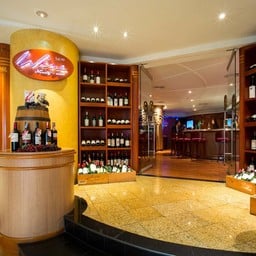 Wine Ninety-nine Bar 