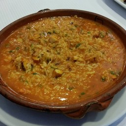 ข้าวต้มแบบโปรตุเกสใส่ปลาหมึก