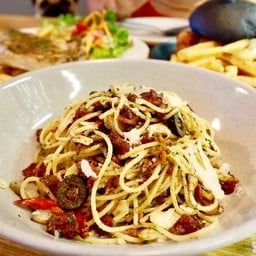 I'M Bar & Bistro ท่าอิฐ tha-it