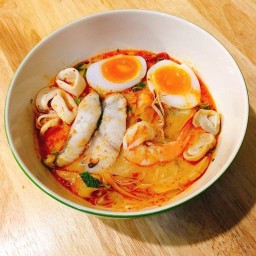 สามแฝดก๋วยเตี๋ยวต้มยำ ทองหล่อ