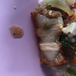 หมูกรอบชิ้นหนามันเยอะ