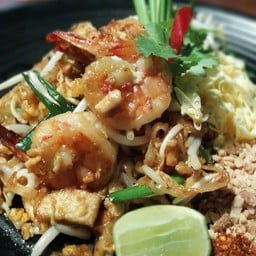 ไม่น่าเชื่อว่ายังมีผัดไทยรสชาตนี้อยู่แถวประดิพัทธ์