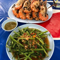 กุ้งเผาสดเนื้อเด้งดี ผัดผักกะเฉดอร่อยดี แต่รสชาดจืดไปหน่อย