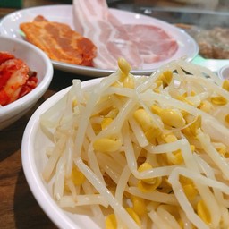 Meat-ing Hongdae