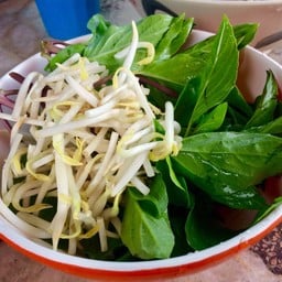 ก๋วยเตี๋ยวไก่ตุ๋นมะระ รสเด็ด วัดปรินายก