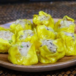ขนมจีบหมูไส้แน่นมาก รสชาติอร่อยหนึบหนับหมูเน้นๆน้ำจิ้มกลมกล่อมอร่อยลูกเดียวไม่พอ