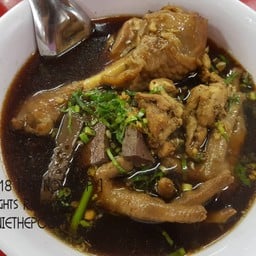 ก๋วยเตี๋ยว หมู น้ำตก ไก่มะระ