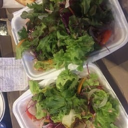 ไม่ให้น้ำสลัด ถึงpizzaอร่อยขนาดไหน ถ้าserviceห่วยๆก็ไม่น่าไปกินครับ