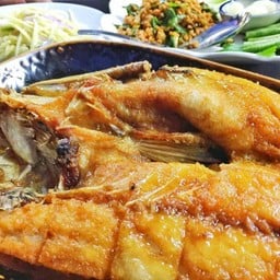 ปลากะพงทอดน้ำปลา