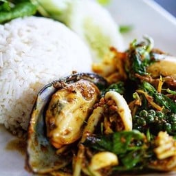 ข้าวทะเลผัดพริกเเกงใต้พิเ