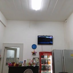 ในร้านค่ะจะร้อนนะคะ แนะนำนั่งหน้าพัดลม