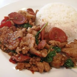 ข้าว กะเพราโคตรหมู