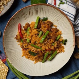 ข้าวผัดพริกขิงหมูกรอบ