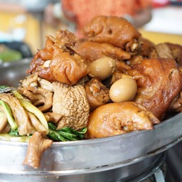 ขาหมูตลาดปิ่นทอง เอกชัย 44