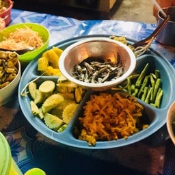 ขนมจีนน้ำยาใต้บ้านเคียน