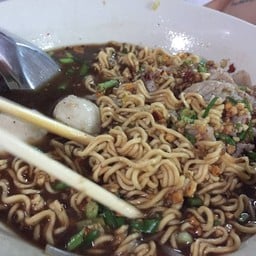 ลูกชิ้นแชมป์ เมืองทอง