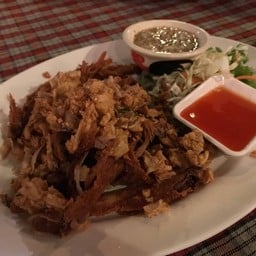 ปลาเนื้ออ่อนทอดกระเทียม