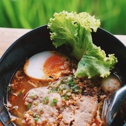 ก๋วยเตี๋ยวต้มยำไข่