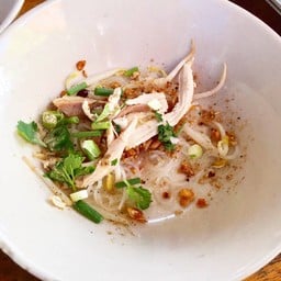 ก๋วยเตี๋ยวเรือไก่ฉีกป้าปุ๊ เจ้าเจ็ด
