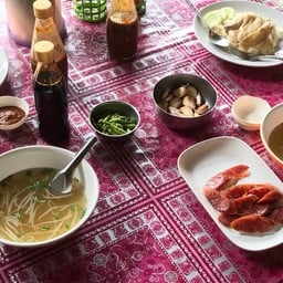 ข้าวมันไก่แดเหงียบ