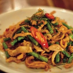 ข้าวผัดพริกขิงกากหมู