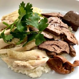 ข้าวมันไก่+เครื่องใน (ตับ + กึ๋น)