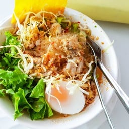 ก๋วยเตี๋ยว ในโรงอาหาร ม.ธุรกิจบัณฑิต