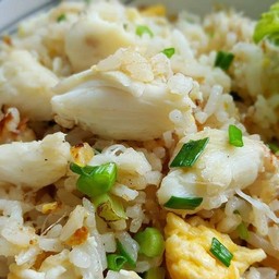 ข้าวผัดปู กลาง