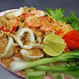 ข้าวผัดทะเล กลาง
