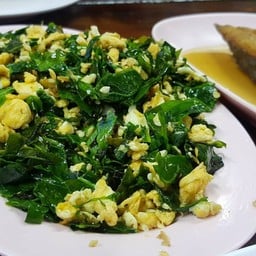 เมนูเเนะนำเลยครับ ใบเหลียงผัดไข่ 