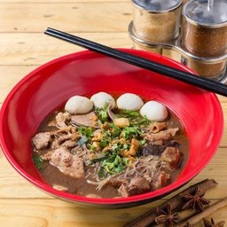 ก๋วยเตี๋ยวเรือน้ำตกหมูสูตรบัณฑิต