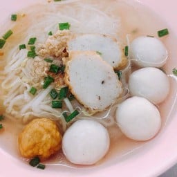 ก๋วยเตี๋ยวลูกชิ้นปลา