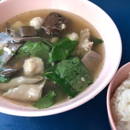 ก๋วยจั๊บ ต้มเลือดหมู