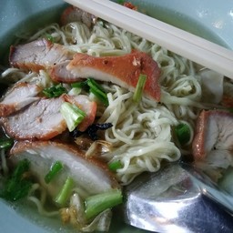 บะหมี่เกี๊ยว-ปู-หมูแดง ข้าวหมูแดง ข้าวหมูกรอบ