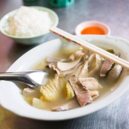 ตือฮวนเกี่ยมฉ่ายเจ๊แอ๊วเยาวราช ร้านตั้งอยู่ หน้า Tesco Lotus สาขาเยาวราช Tel 084