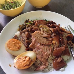 ข้าวขาหมูสูตรพิเศษจากทางร้าน